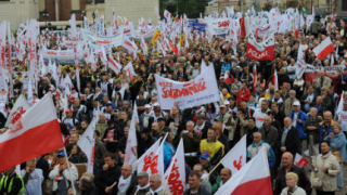 Десетки хиляди поляци излязоха на синдикален протест 