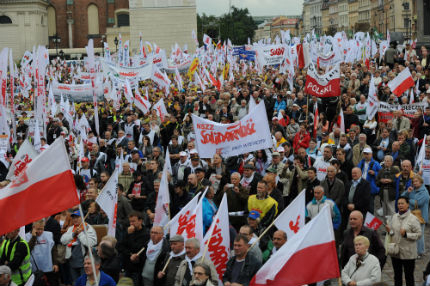 Десетки хиляди поляци излязоха на синдикален протест 