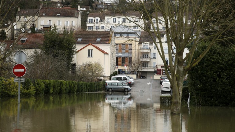 Наводнения във Франция отнеха живота на 13 души