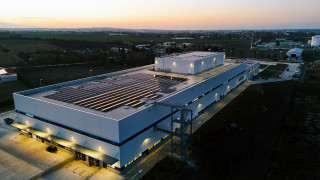 Гигант в роботизираната хирургия откри завод за €42 милиона в Първомай