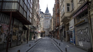 От полунощ в Турция влезе в сила забрана гражданите да