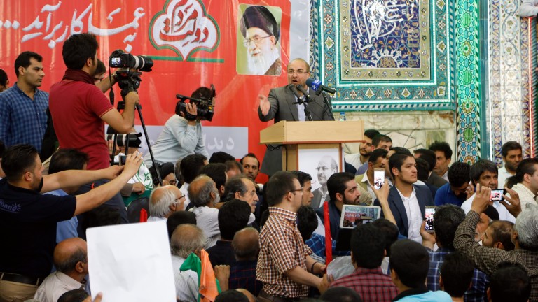 Кметът на Техеран се оттегля от президентските избори 