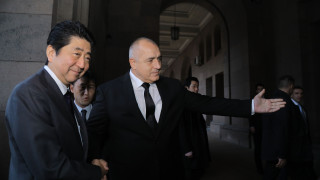 Мощна бизнес делегация доведе японският премиер Шиндзо Абе в България