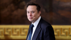 След като падна от върха на богатството Илон Мъск наля $1 милиард в Tesla