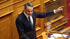 Гръцкото правителство оцеля след вот на недоверие заради подслушване