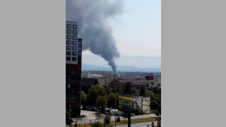 Пожарът възникнал в склад за дрехи в Казичене е причинил