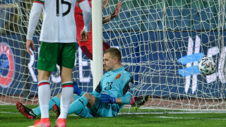 Националният вратар Пламен Илиев се е контузил по време на