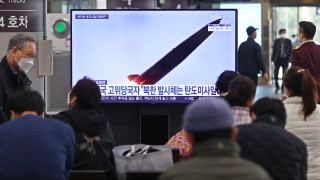 Северна Корея изстреля предполагаема ракета към морето в неделя Това съобщиха