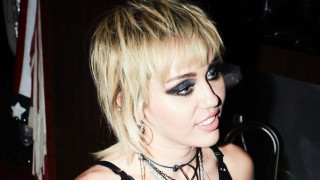 Харесваме Майли Сайръс защото е екстравагантна и не обича да се