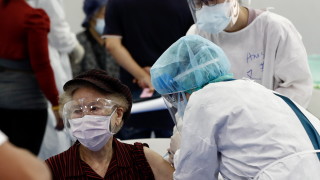Двама души са починали в Япония след ваксинация срещу коронавирус
