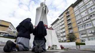 Папа Франциск който вече две седмици е в болница с
