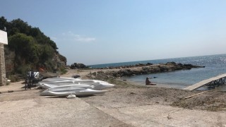 Банева пита Ангелкова какво има на един плаж и в морето