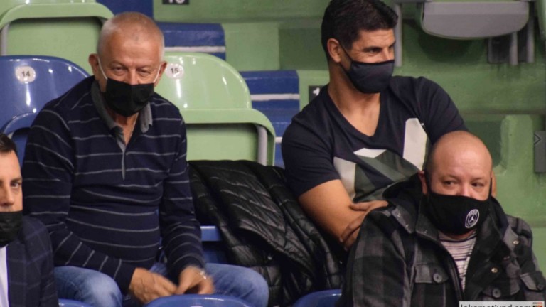 Мениджъри предлагат чужденци на Гонзо, Крушарски остава верен на българските си играчи