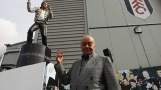 Вдигнаха статуя на Майкъл Джексън пред стадиона на Фулъм