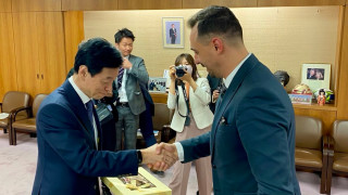 Министърът на икономиката и индустрията Богдан Богданов и японският му