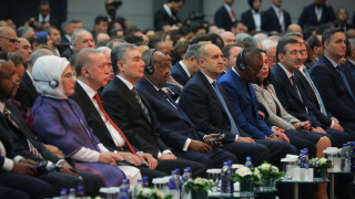 Дипломацията не трябва да се превръща в един от инструментите