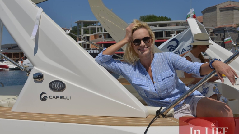 Ива Екимова скокна на луксозна яхта