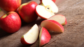 Как да предпазим нарязаните ябълки от потъмняване