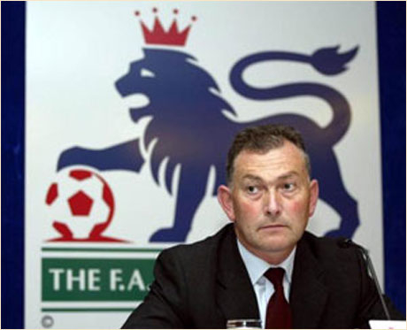 Англия тръгна срещу забрана на ФИФА