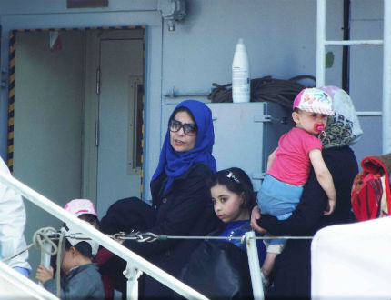 Гърция превозва хиляди сирийци с кораби до Солун и Кавала