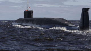 Десет руски подводници включително осем ядрени подводници участват в операция