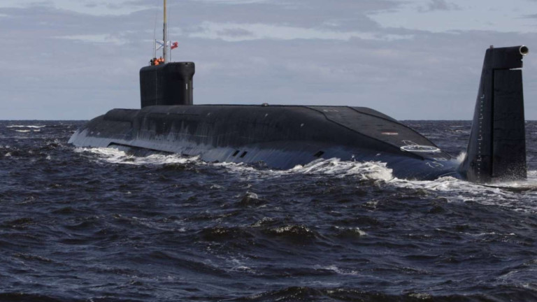 Русия показа на видео изпитания на ракетна подводница "Борей"