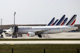 Air France съкращава 3 хил. работни места, отказва нови Boeing-787