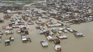 Засегнатият от наводнения Иран евакуира още градове и села Метеоролозите