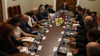 Чумата по свинете е само част от общата криза в