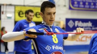 Според бившия селекционер на дамския национален отбор Иван Сеферинов волейболистът
