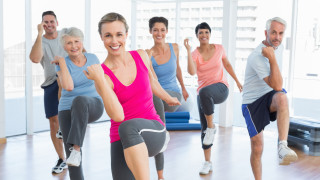 Аеробиката представлява изпълняване на кардио упражнения на фона на танцувални