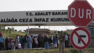 Турски съд осъди няколко журналисти на 10 г затвор във