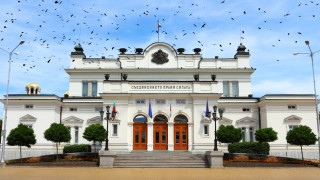 Служебният кабинет трябва да има независима външна политика но това