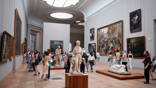 Историческият обир в Лувъра в неделя при който бяха откраднати