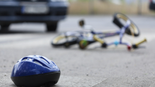Двама колоездачи набиха водач на лек автомобил в Пловдив предизвикал