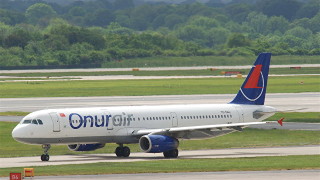 Единадесет пътници от самолет на нискотарифната авикомпания Onur Air пътувал