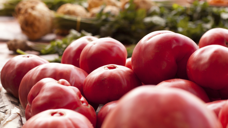 Кампания защитава куртовския розов домат и месото от източнобалканската свиня