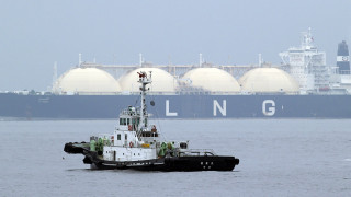 Най малко два плаващи терминала за втечнен природен газ ще се