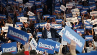 Сандърс защити управлението на Кастро в Куба