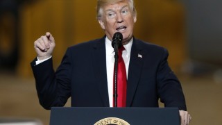 Президентът Доналд Тръмп разкрил пред съветниците се че иска по ранно