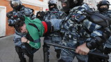Затвор за протестиращи в Москва за използване на сила срещу полицаи