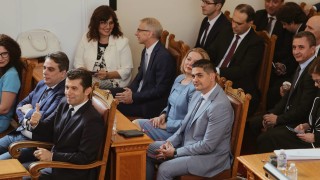 ИТН, ГЕРБ, ДПС и "Възраждане" свалиха кабинета Петков