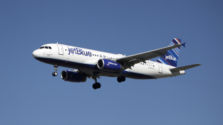 В четвъртък полет на JetBlue от Канкун Мексико за Ню