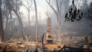 Пожарът в Калифорния доближава Малибу