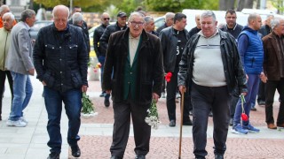 Десетки легенди на Левски и ЦСКА футболни деятели и фенове