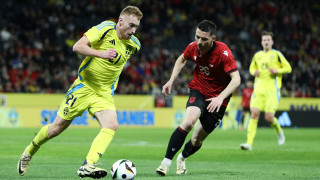 Легендата на датския футбол Йон Дал Томасон постигна първа победа