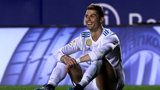 Кристиано Роналдо изглежда прави всичко възможно по силите си за