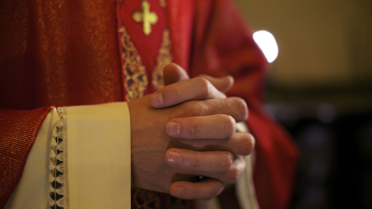 Медийна публикация свързва половината кардинали и епископи, които са служили