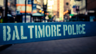 Седем души са открити с огнестрелни рани когато полицията реагира