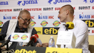 Валентин Антов получи отличието за най добър футболист на 31 кръг